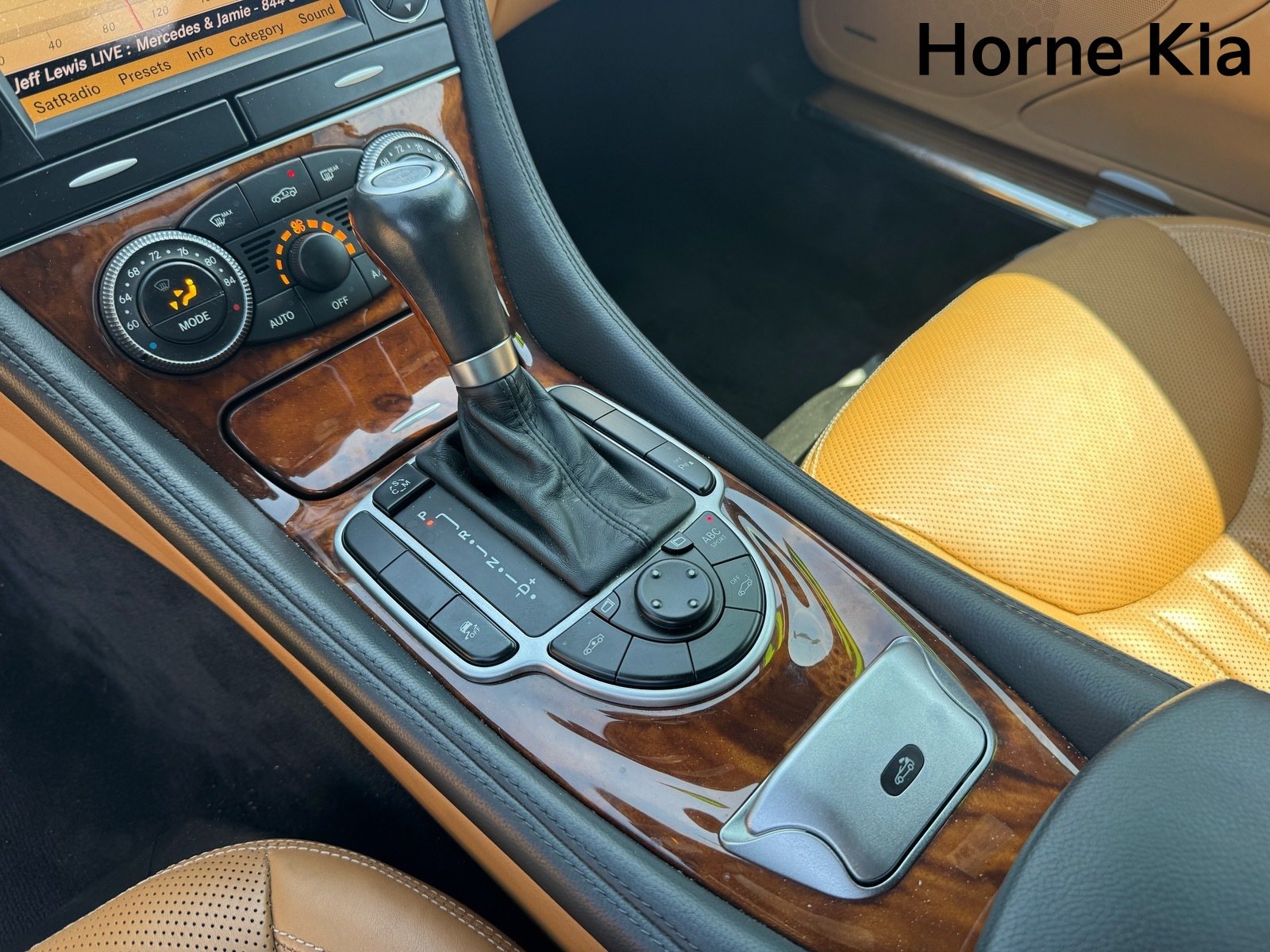 Used 2011 Mercedes-Benz SL 550 image 23