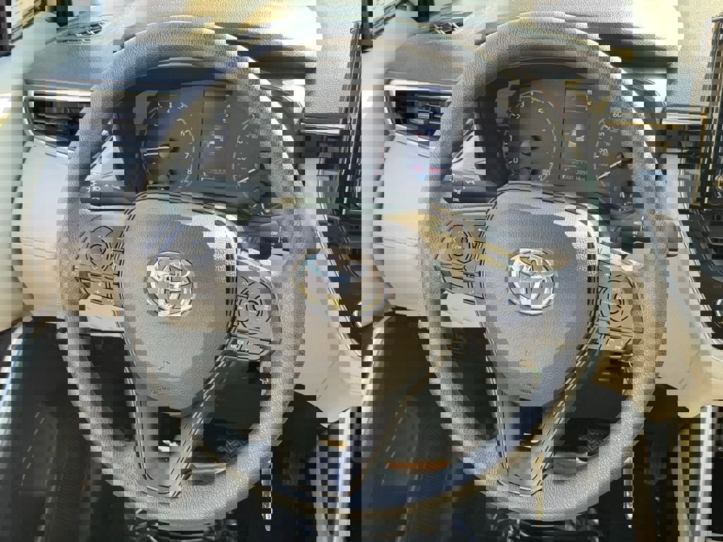 Certified 2023 Toyota Corolla Cross L image 17