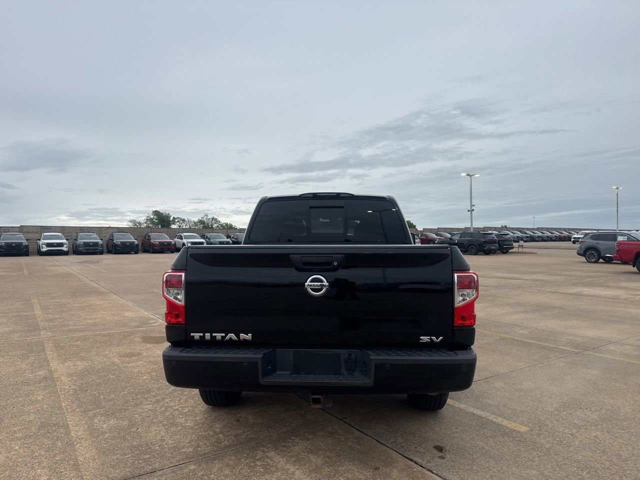 Used 2018 Nissan Titan SV w/ SV Convenience Package RWD image 20
