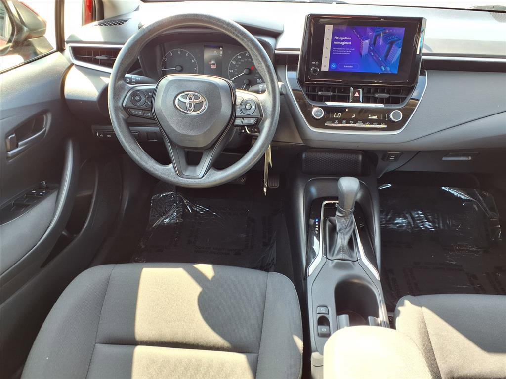 Used 2023 Toyota Corolla LE image 3