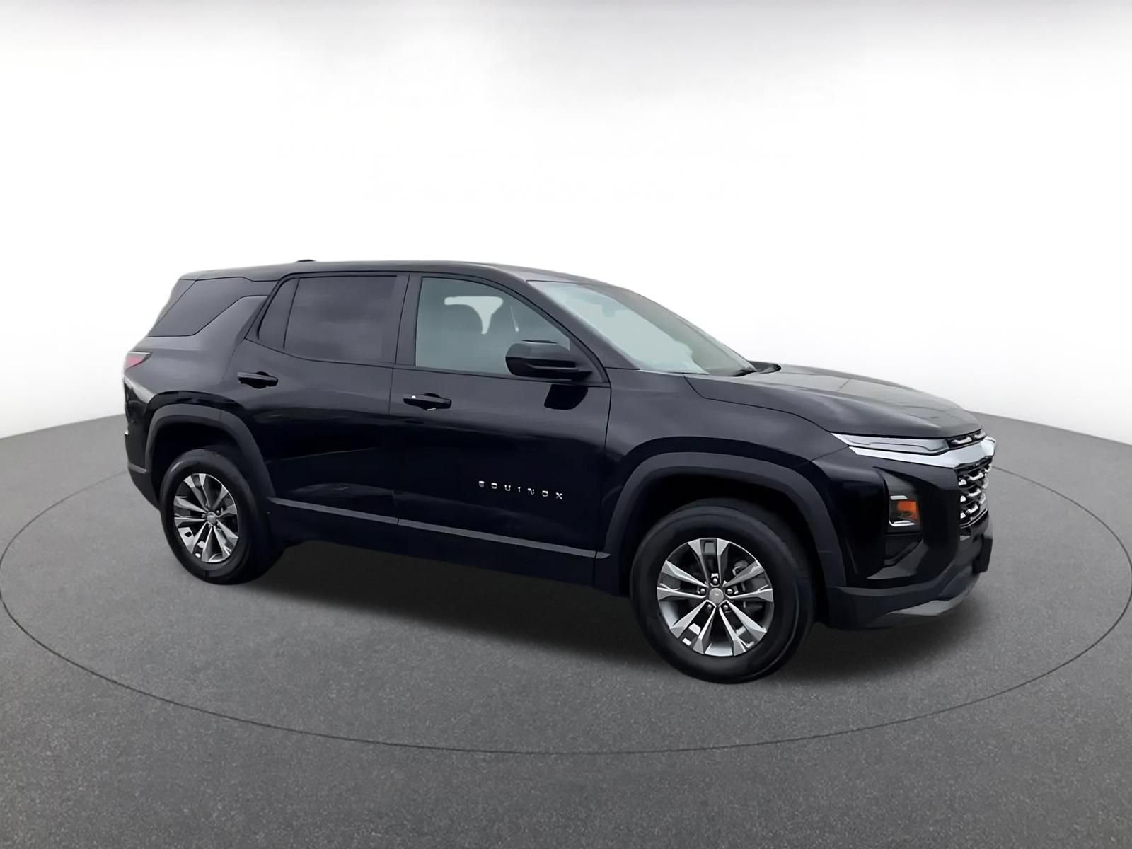 Used 2025 Chevrolet Equinox LT FWD image 2