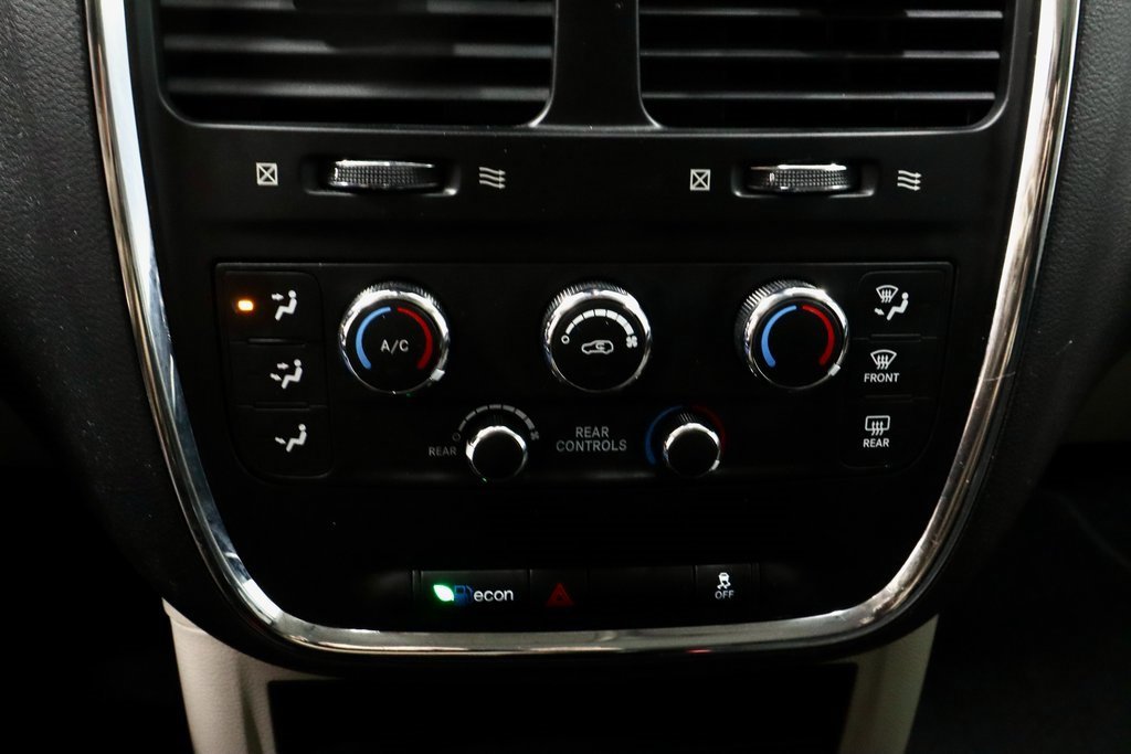 Used 2018 Dodge Grand Caravan SE w/ UConnect Hands-Free Group image 27