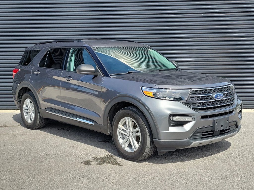 Used 2024 Ford Explorer XLT w/ Equipment Group 202A RWD image 9