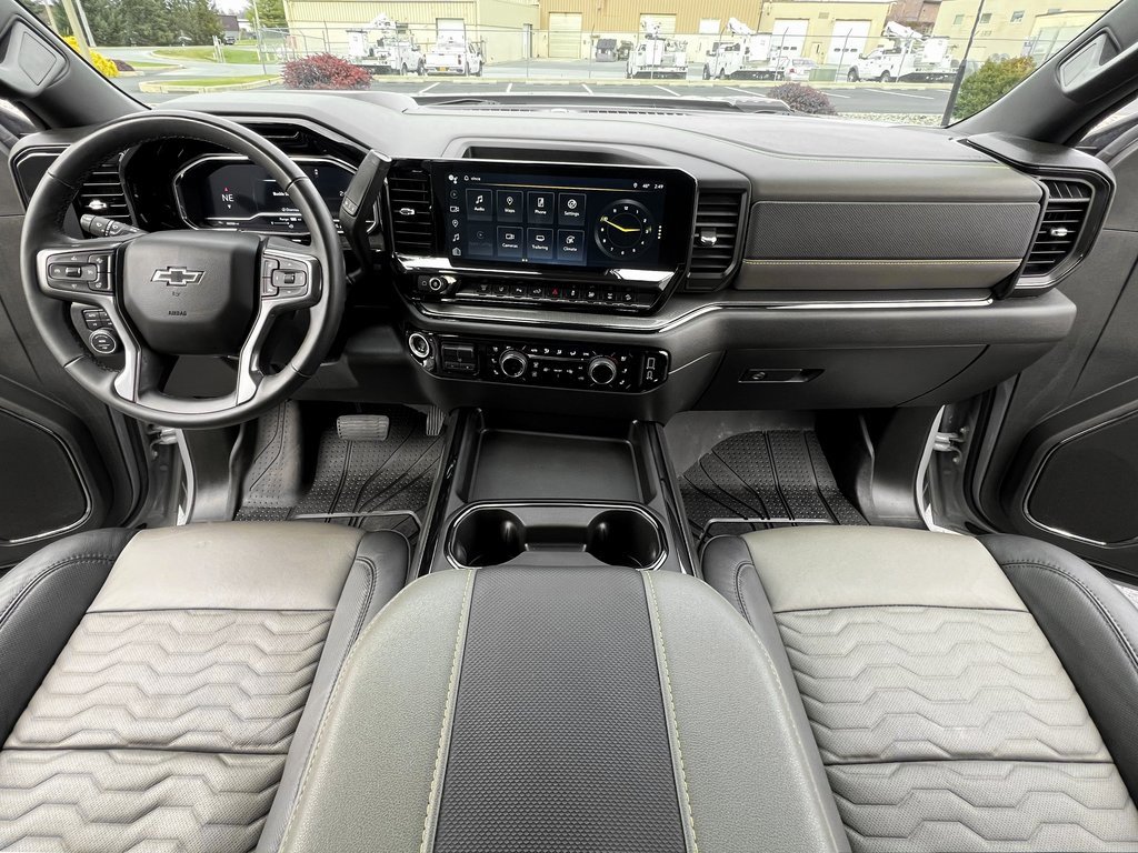 Used 2024 Chevrolet Silverado 2500 ZR2 w/ Technology Package image 4