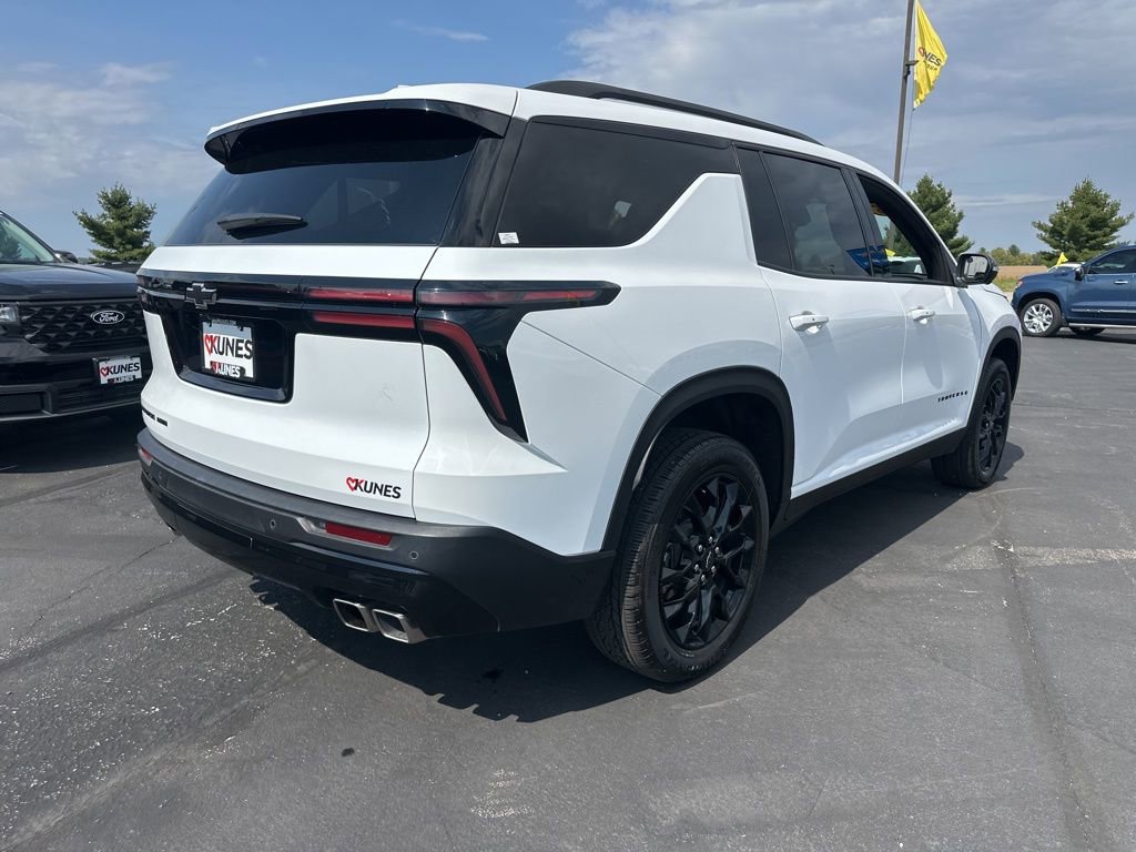 Used 2025 Chevrolet Traverse LT w/ Midnight/Sport Edition image 10