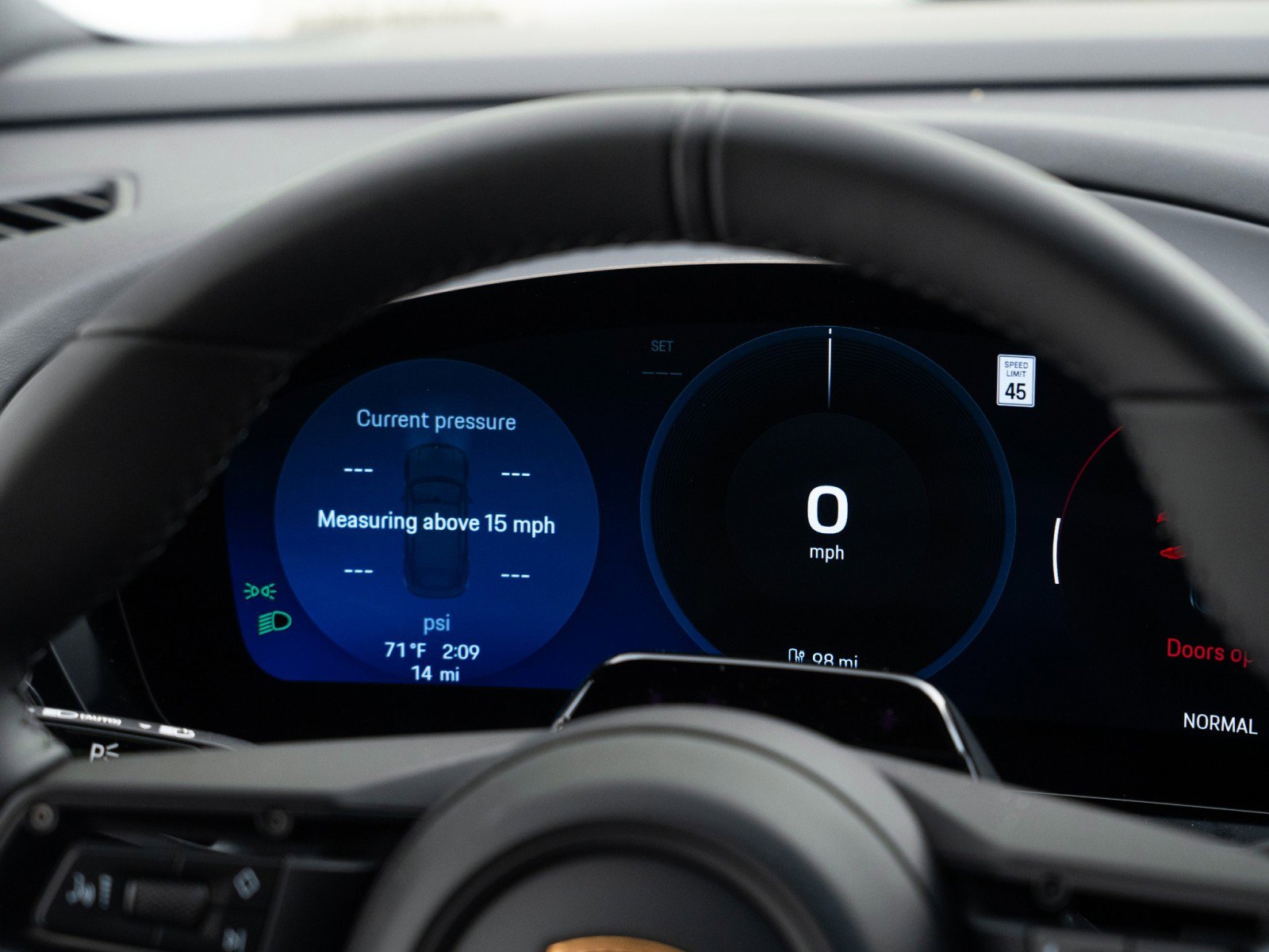 New 2026 Porsche Macan Electric RWD image 30
