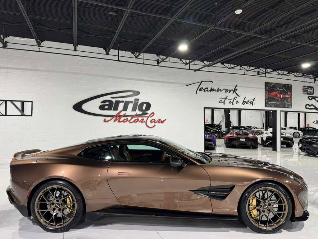 Used 2025 Aston Martin Vanquish image 8