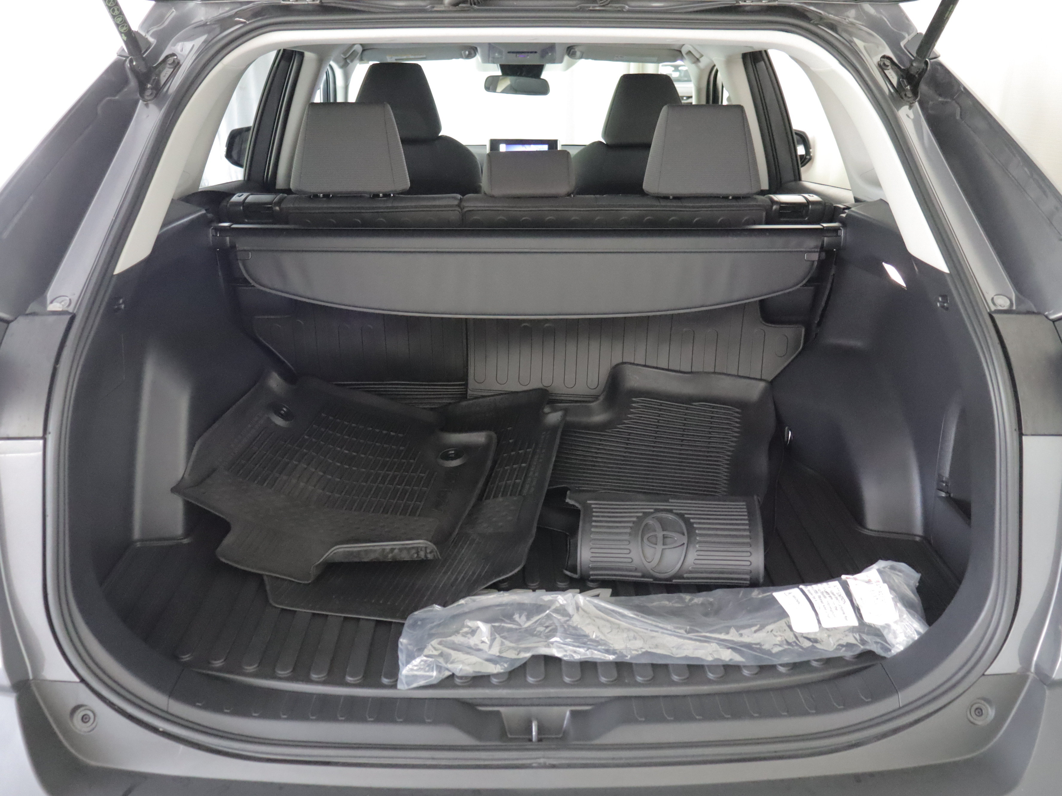 Used 2025 Toyota RAV4 XLE AWD/4WD image 20