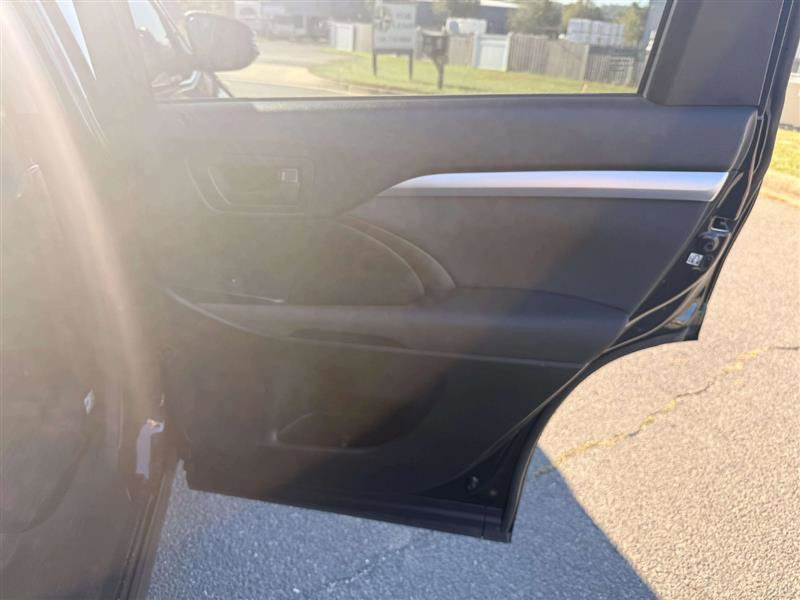 Used 2018 Toyota Highlander LE image 24