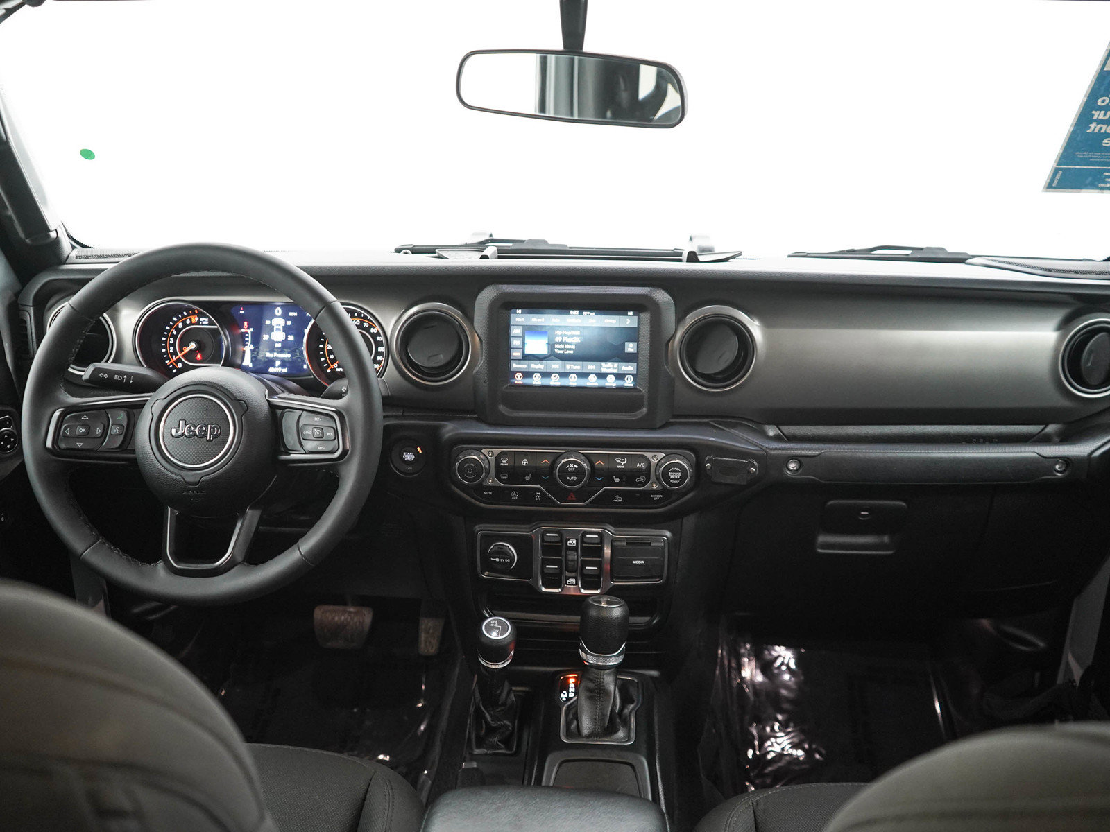 Used 2023 Jeep Gladiator Sport AWD/4WD image 13