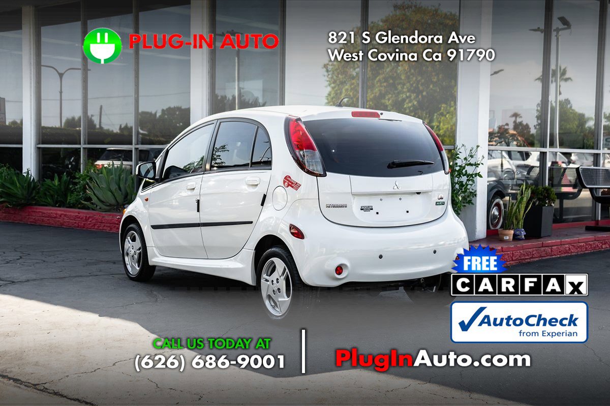 Used 2017 Mitsubishi i ES image 2