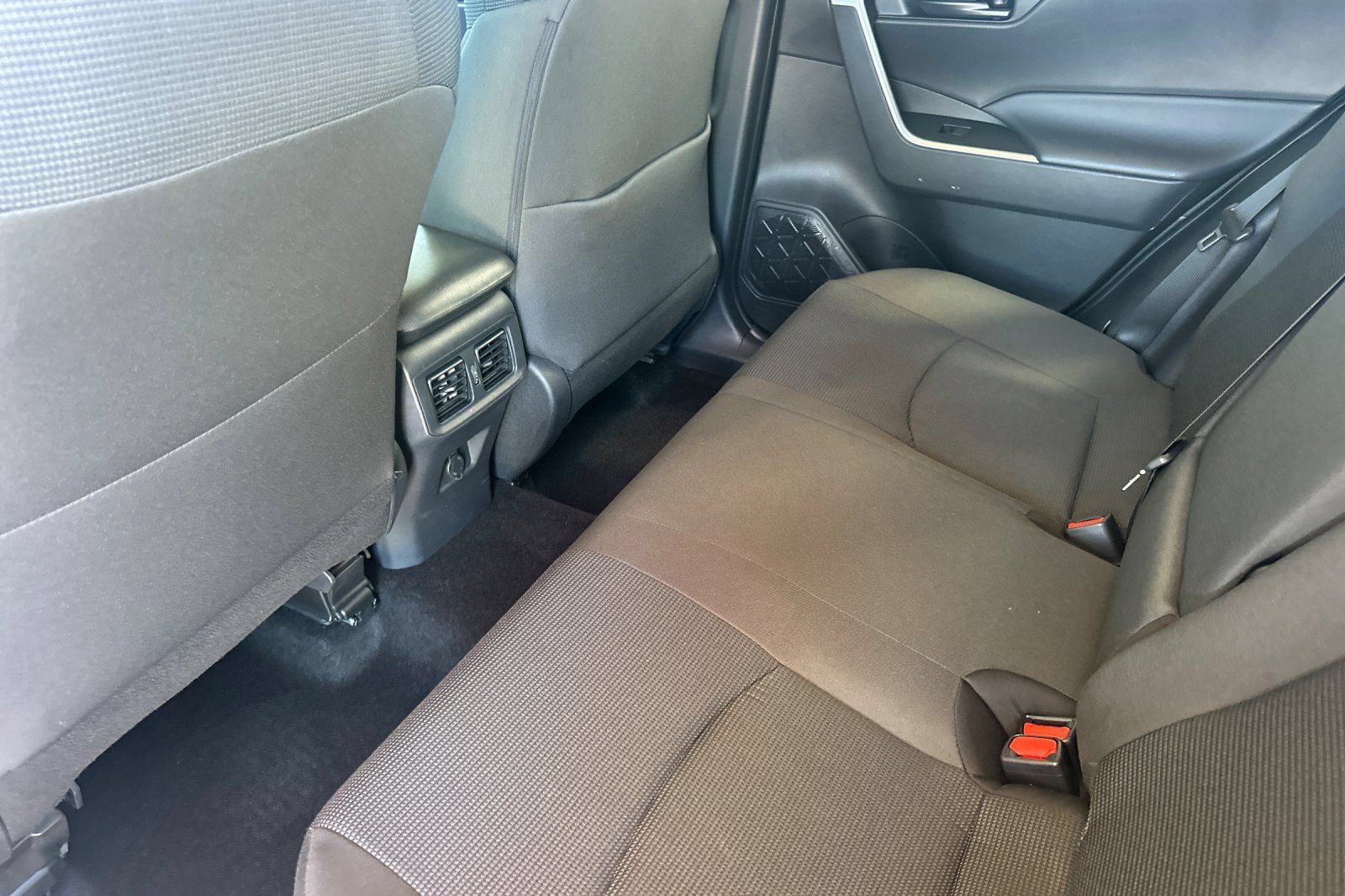 Used 2024 Toyota RAV4 LE AWD/4WD image 14