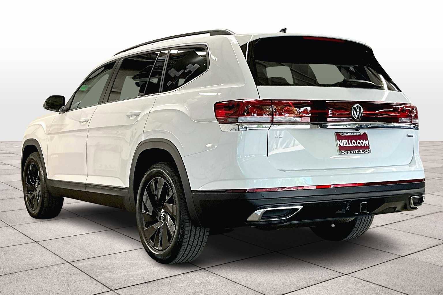 New 2025 Volkswagen Atlas SE image 3