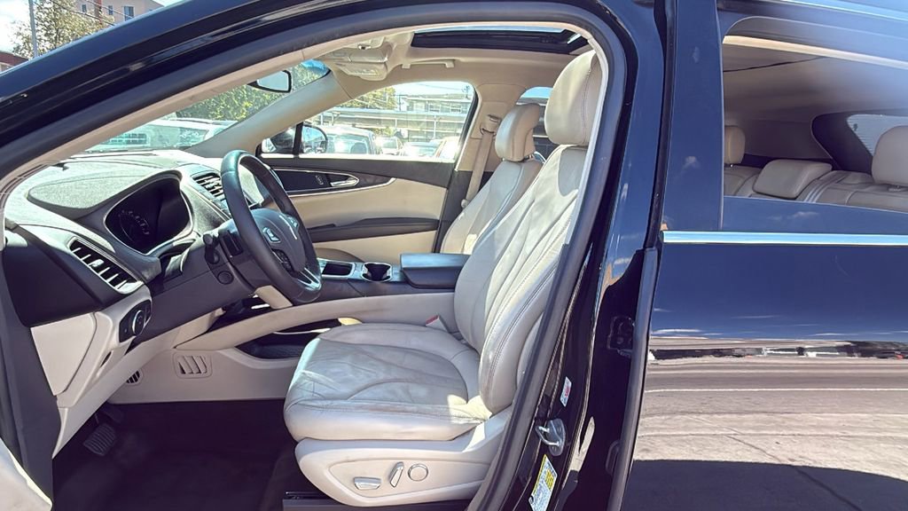 Used 2017 Lincoln MKX Reserve image 15