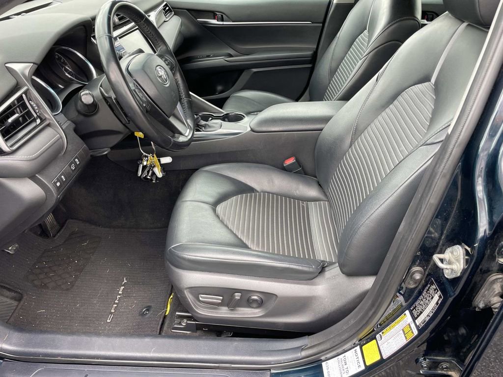 Used 2020 Toyota Camry SE FWD image 14