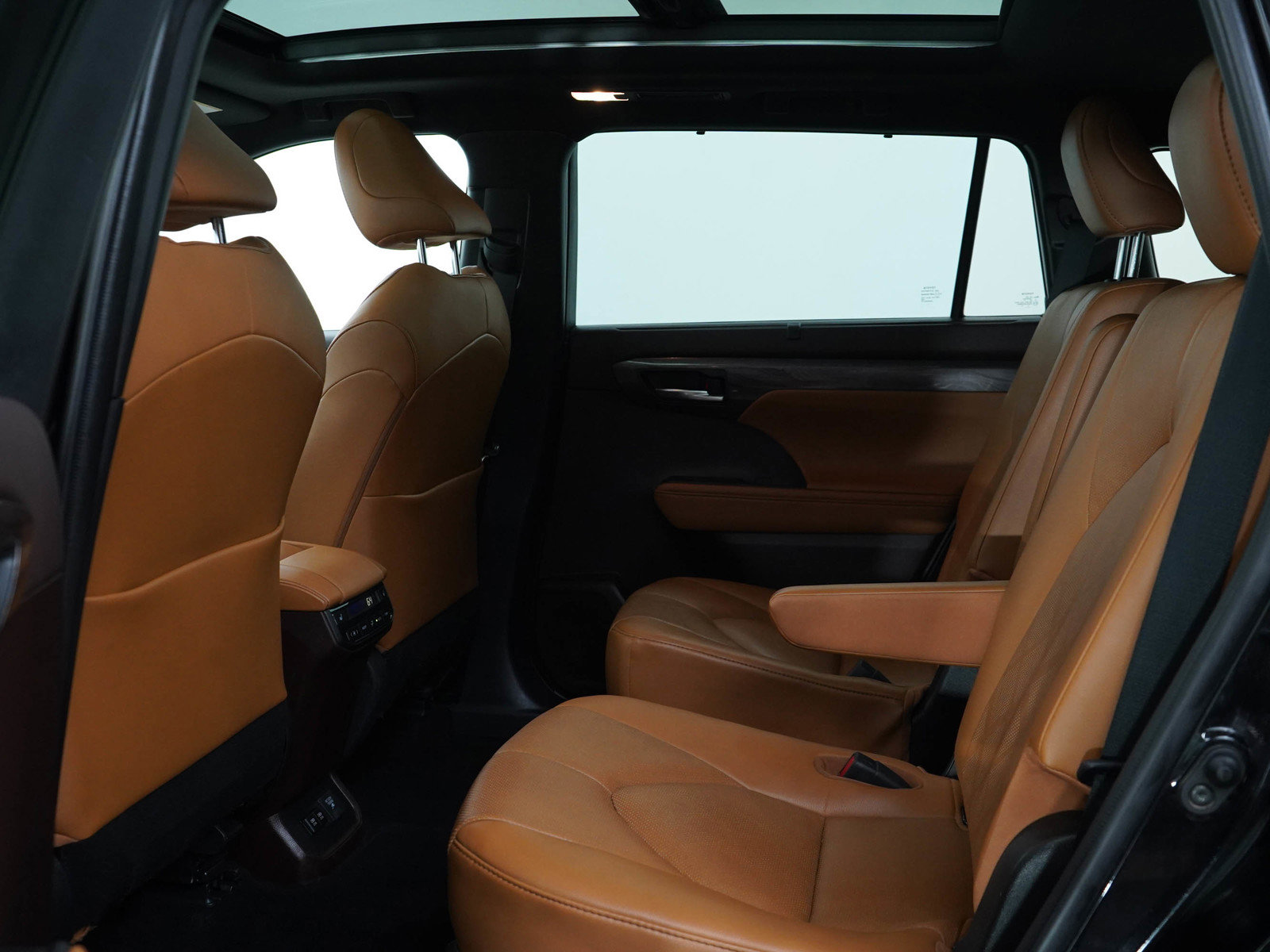 Used 2021 Toyota Highlander Platinum image 18