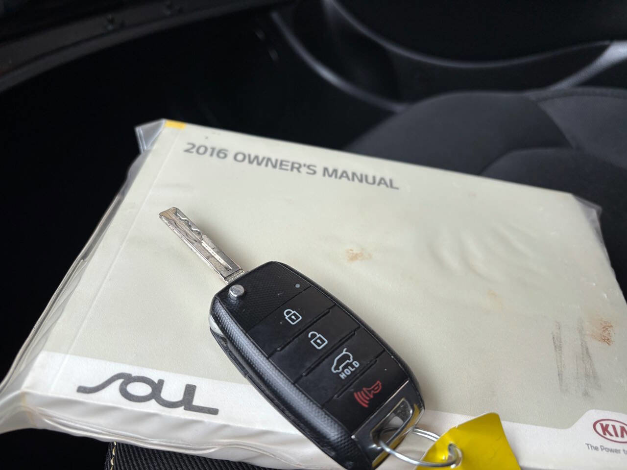 Used 2016 Kia Soul + image 23