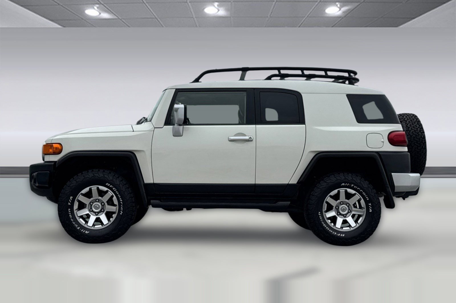 Used 2014 Toyota FJ Cruiser 4WD w/ Upgrade Package image 2