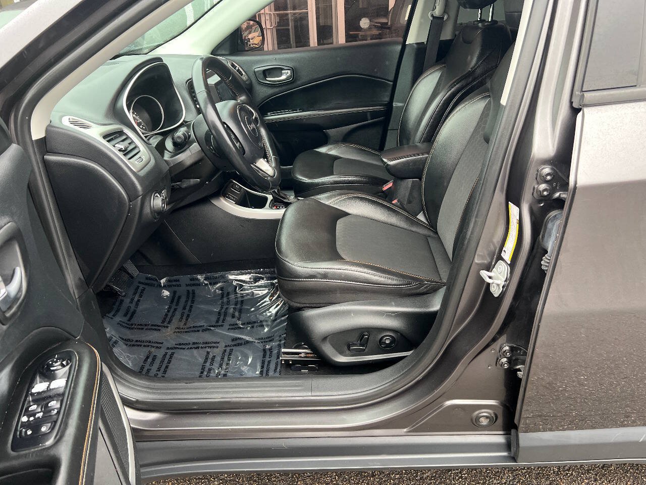 Used 2019 Jeep Compass Latitude w/ Popular Equipment Group FWD image 19