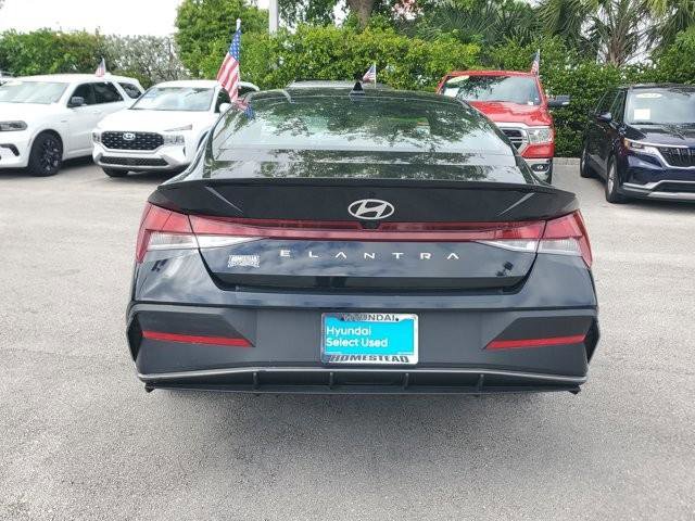 Certified 2025 Hyundai Elantra Sport FWD image 6