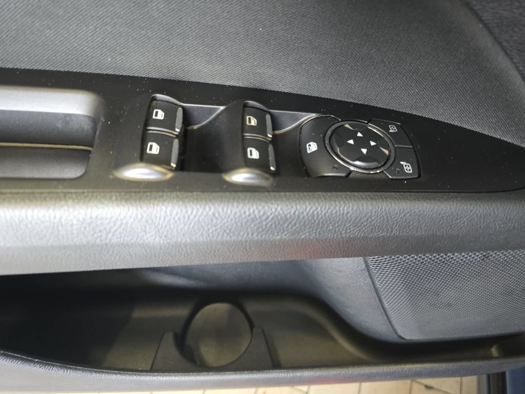 Used 2018 Ford Fusion SE w/ Equipment Group 201A FWD image 27