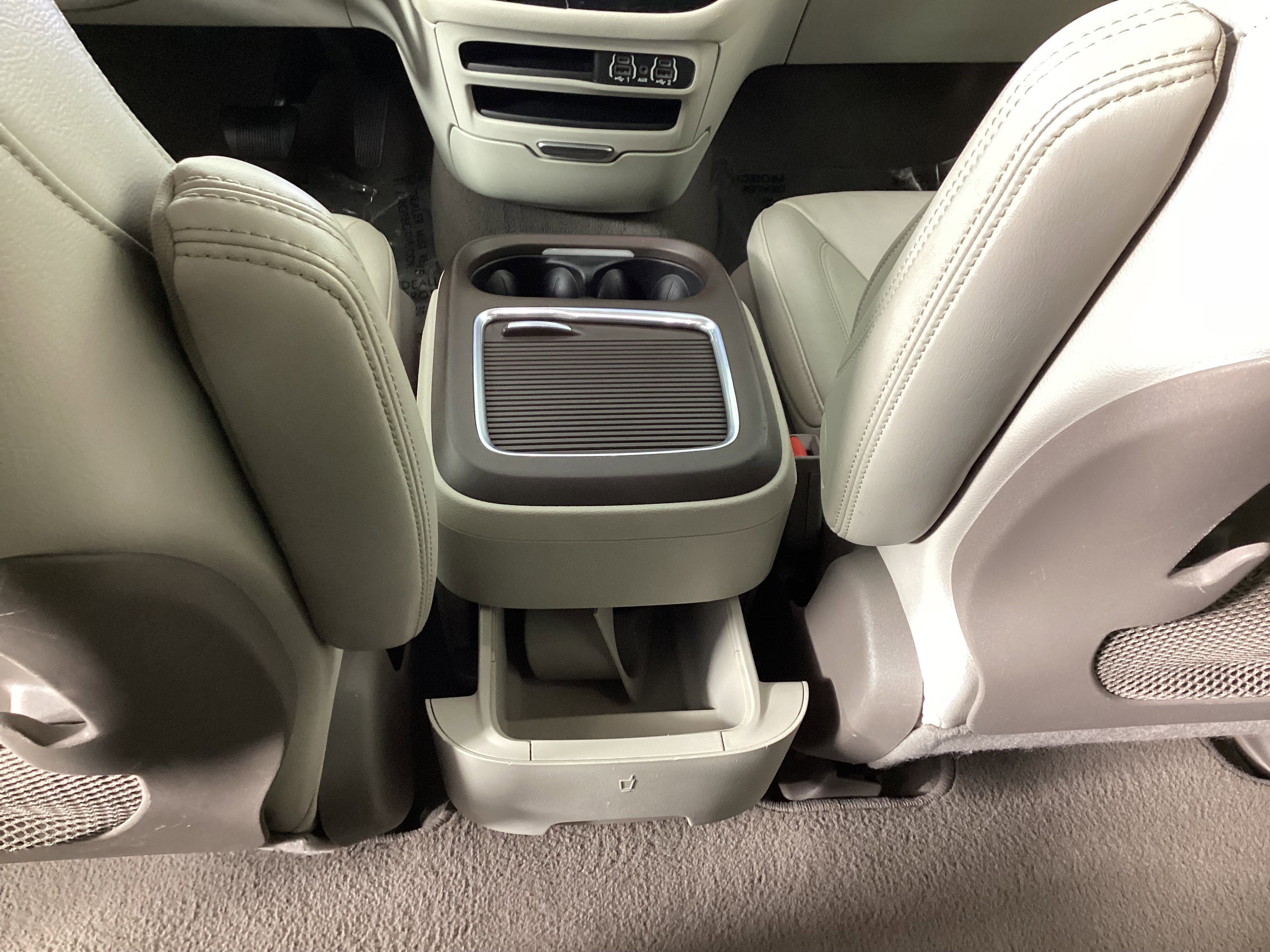 Used 2021 Chrysler Pacifica Touring-L image 16