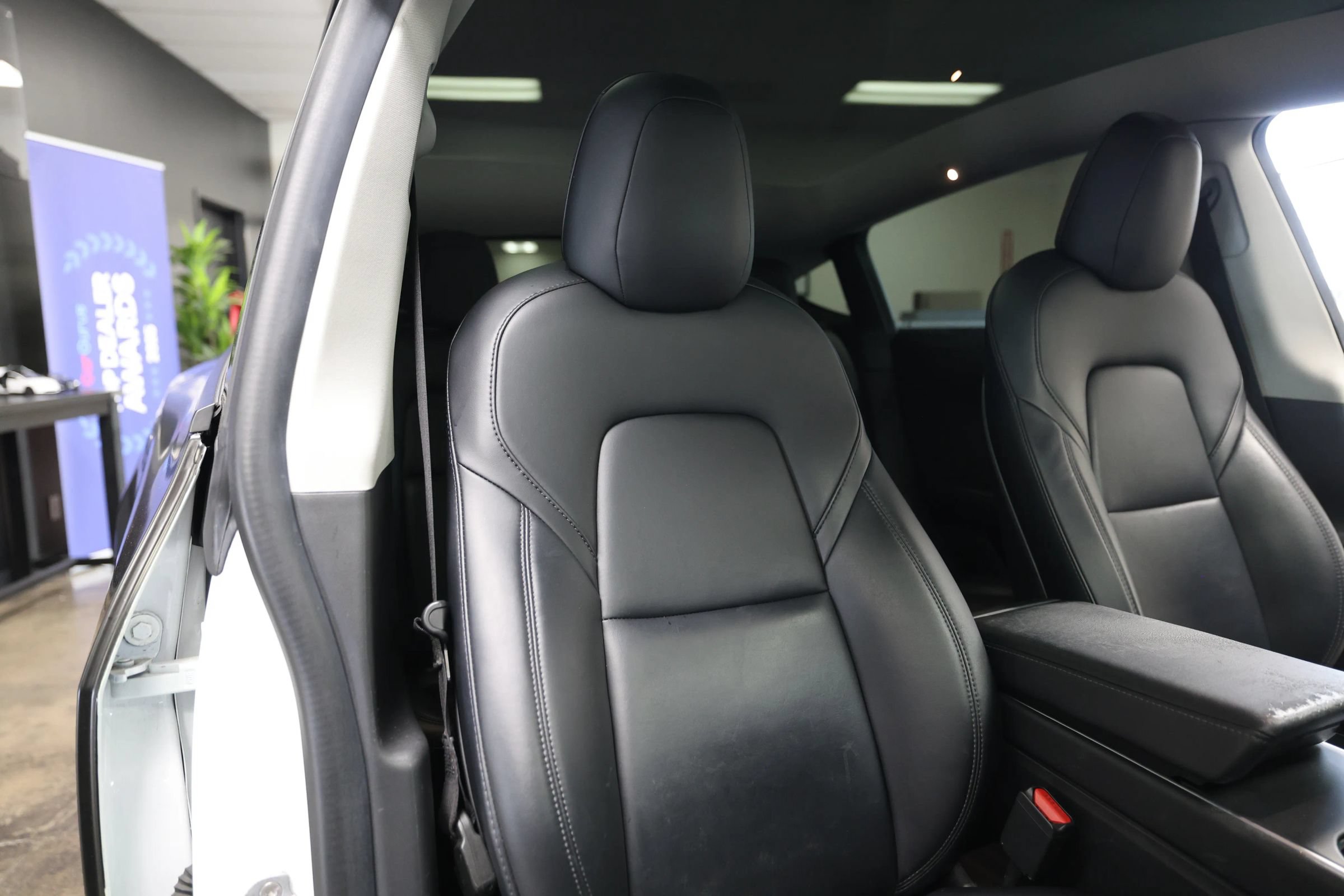 Used 2021 Tesla Model Y Long Range AWD/4WD image 34