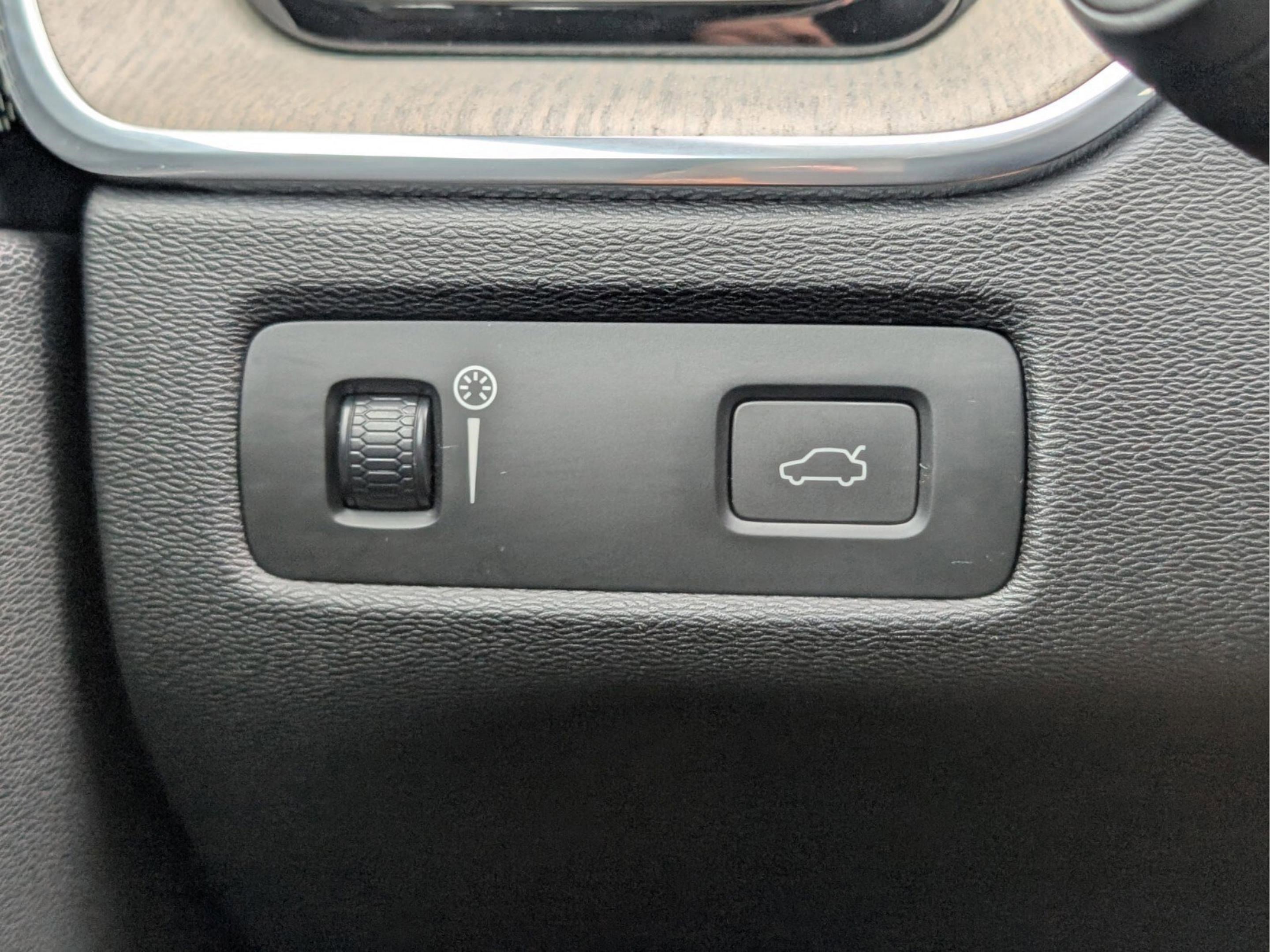 Used 2021 Volvo XC60 T5 Inscription image 42