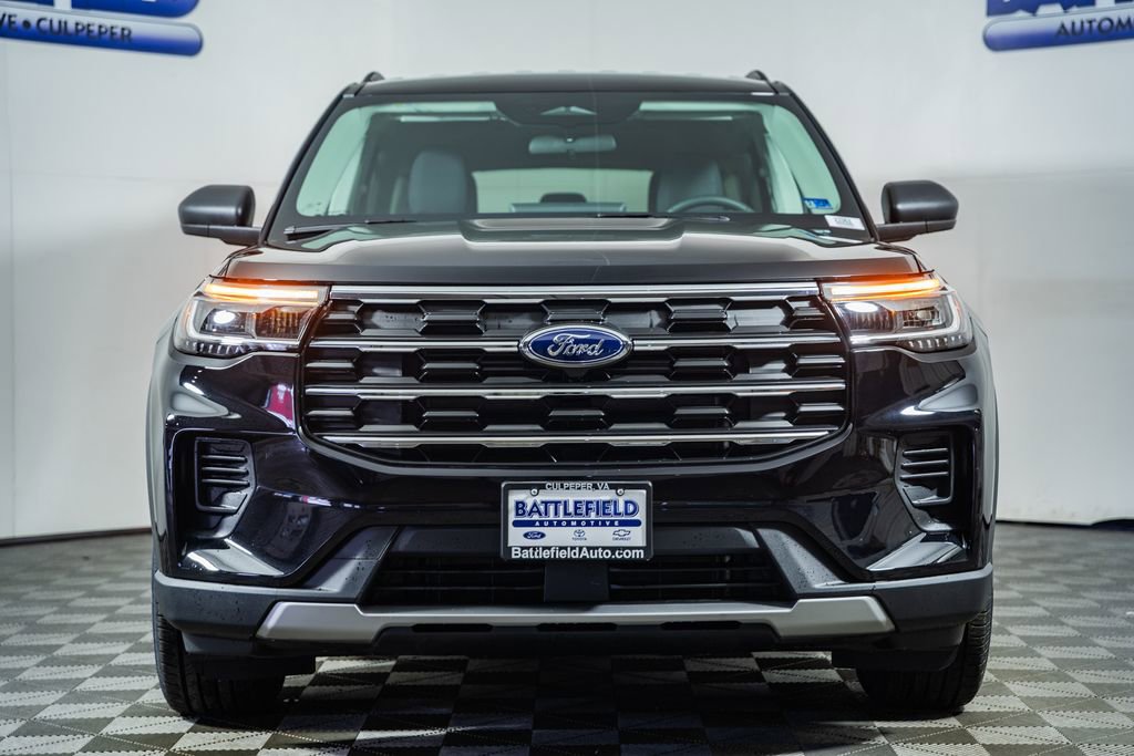 New 2026 Ford Explorer Active RWD image 2