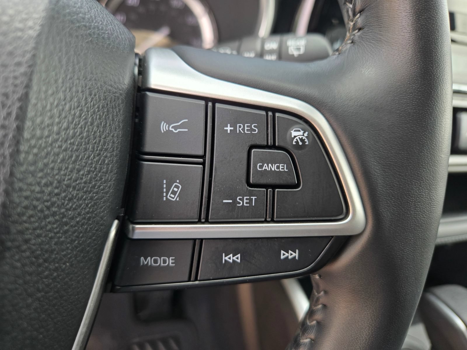 Used 2022 Toyota Highlander XLE FWD image 13