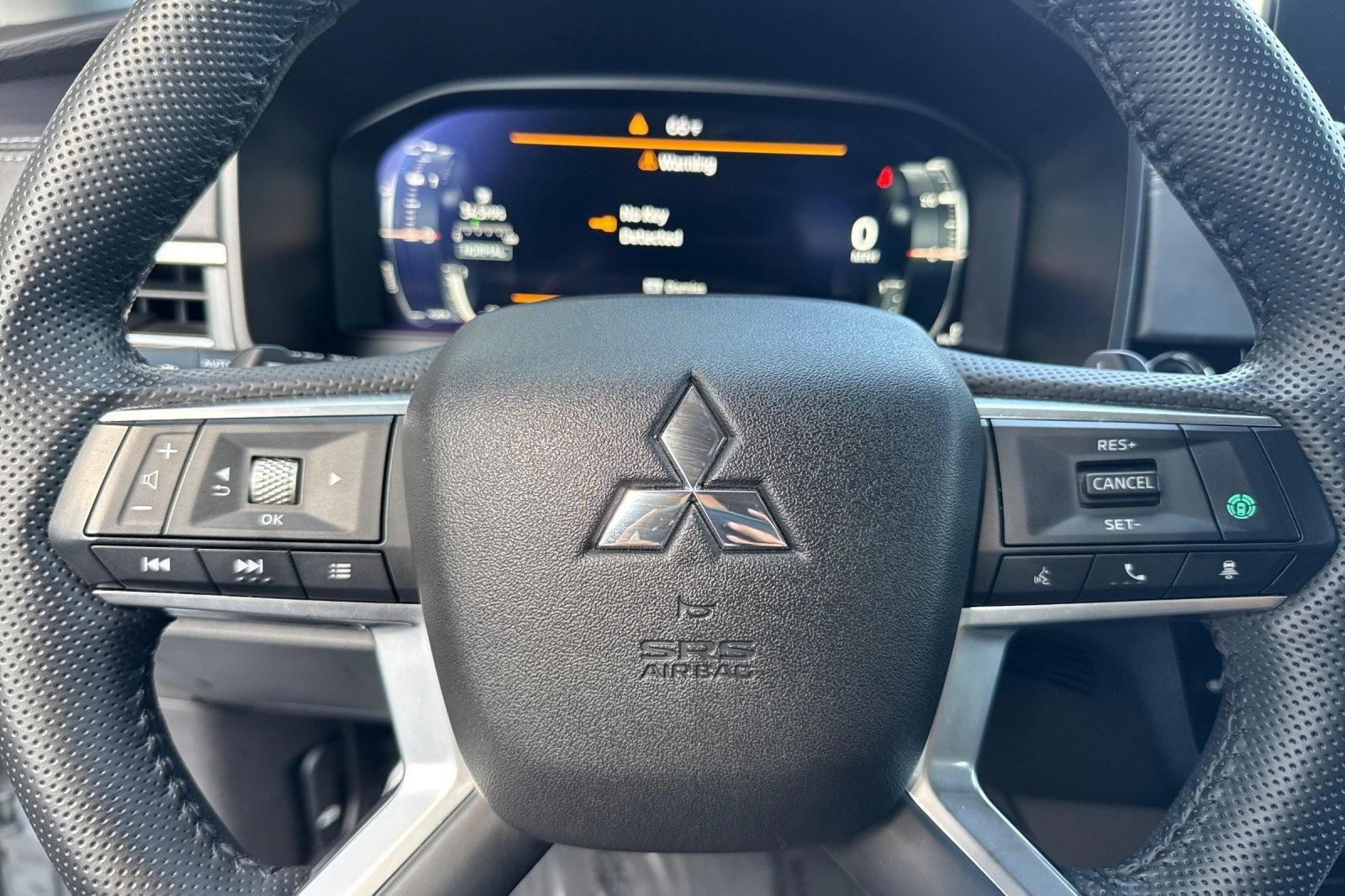 Used 2024 Mitsubishi Outlander SE image 16