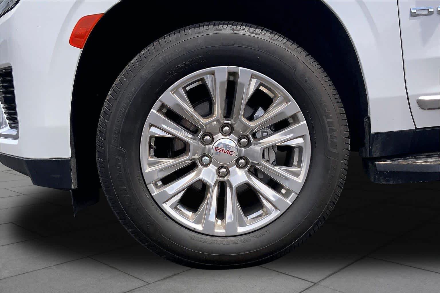 Used 2021 GMC Yukon Denali w/ Advanced Technology Package RWD image 11