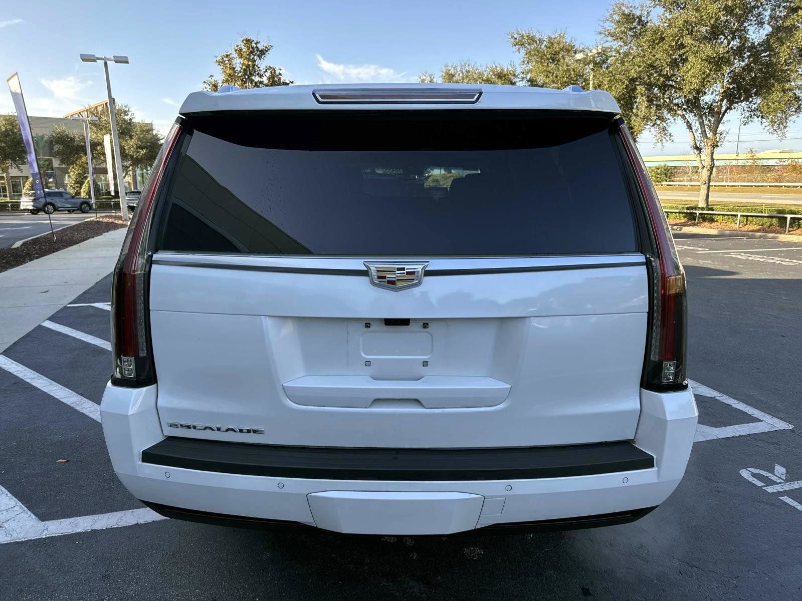 Used 2019 Cadillac Escalade ESV Premium Luxury image 3