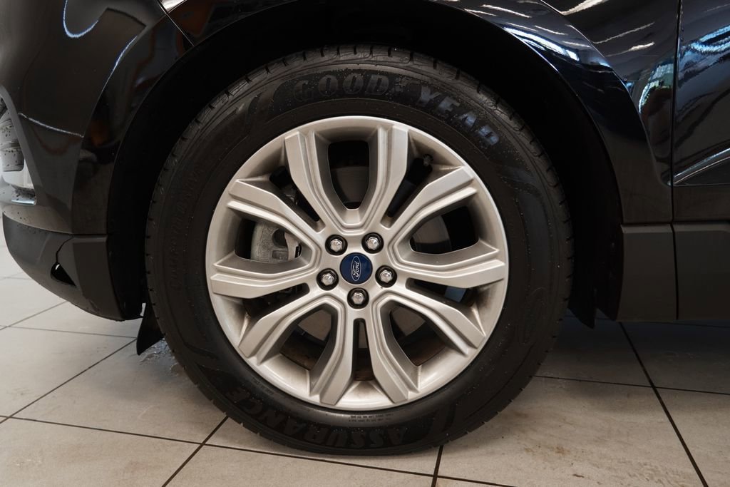 Used 2019 Ford Edge Titanium w/ Cold Weather Package AWD/4WD image 17