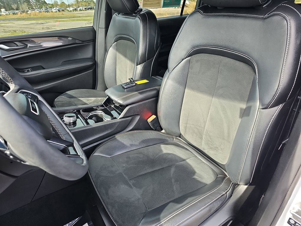 Used 2023 Jeep Grand Cherokee L Laredo image 20