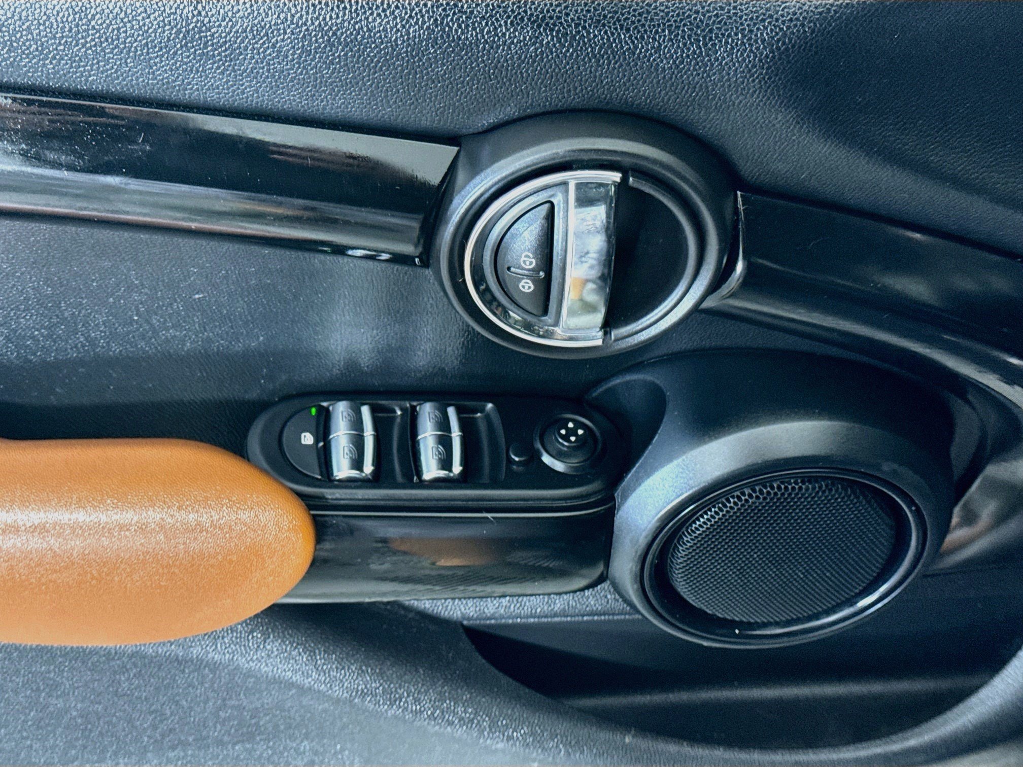 Used 2017 MINI Cooper 4-Door Hardtop FWD image 24