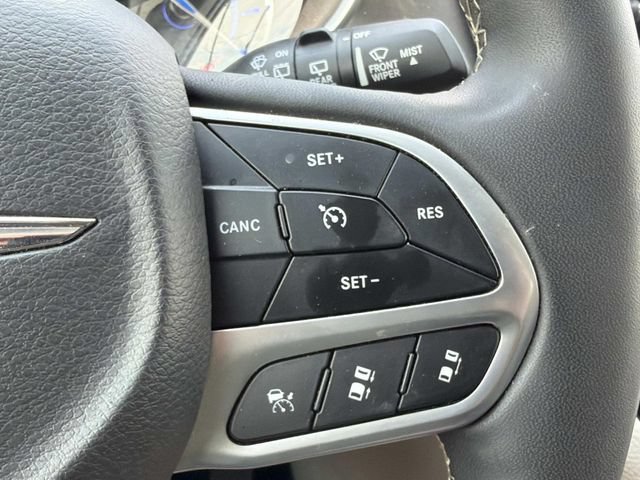 Used 2024 Chrysler Pacifica Limited FWD image 26