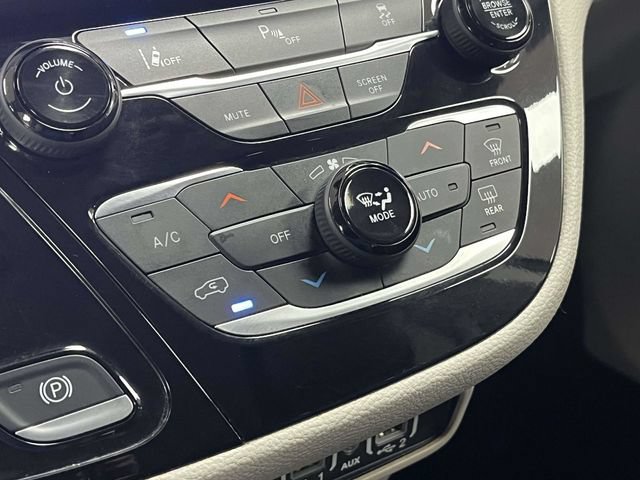 Used 2023 Chrysler Pacifica Touring-L FWD image 34