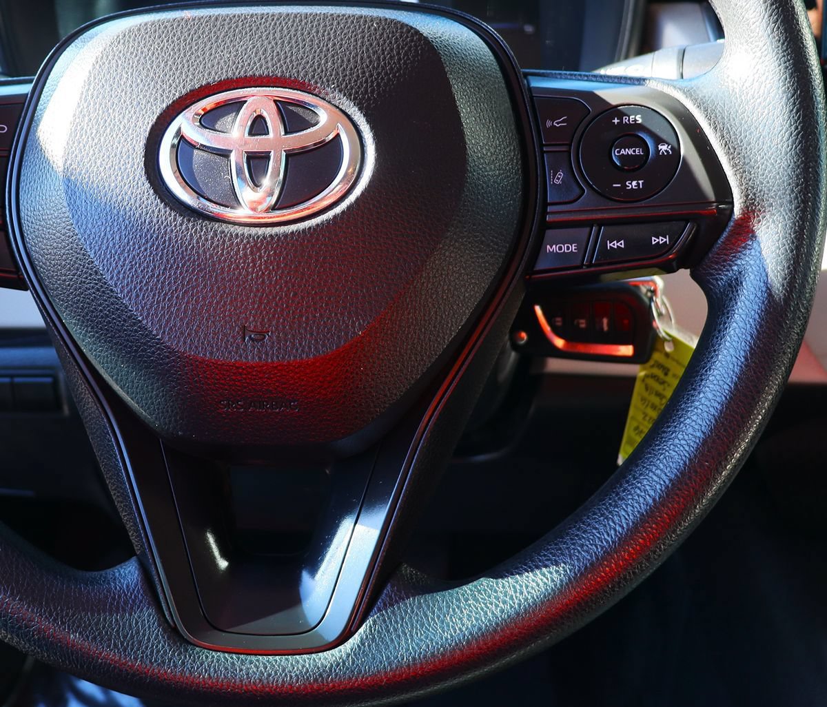 Used 2022 Toyota Corolla LE FWD image 54