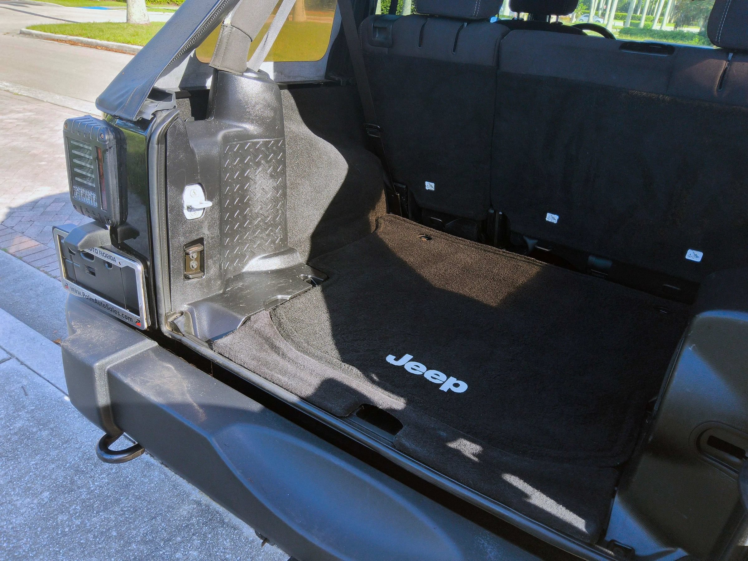 Used 2014 Jeep Wrangler Unlimited Rubicon w/ Connectivity Group AWD/4WD image 53