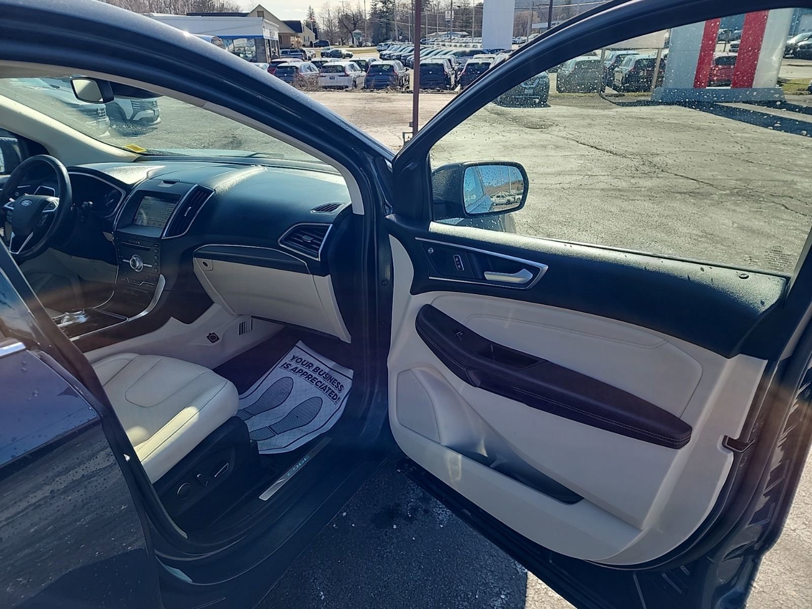 Used 2019 Ford Edge Titanium w/ Equipment Group 301A AWD/4WD image 33