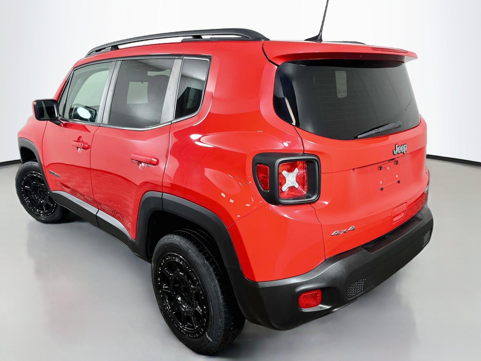 Used 2020 Jeep Renegade Latitude w/ Cold Weather Group AWD/4WD image 5