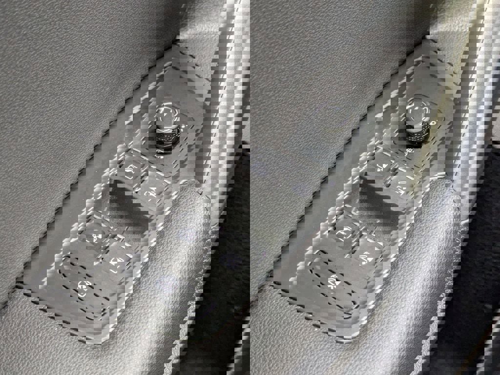 Certified 2021 Volkswagen Tiguan SE image 23