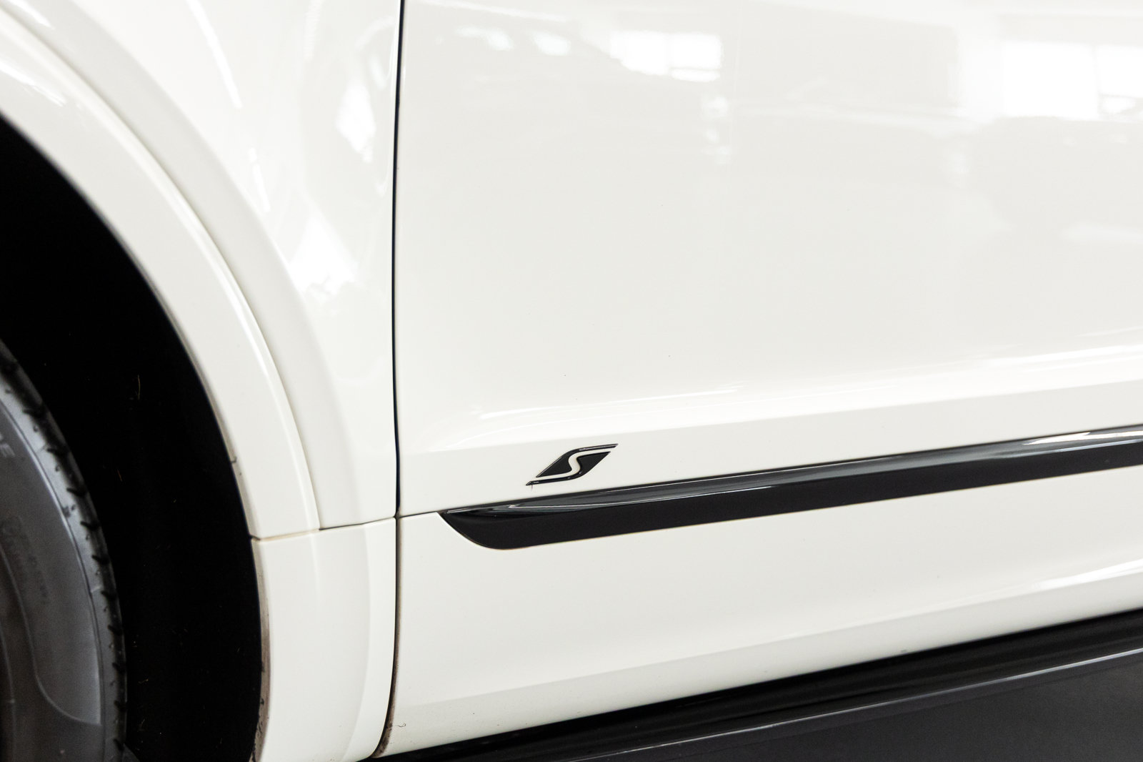 Used 2023 Bentley Bentayga AWD/4WD image 18