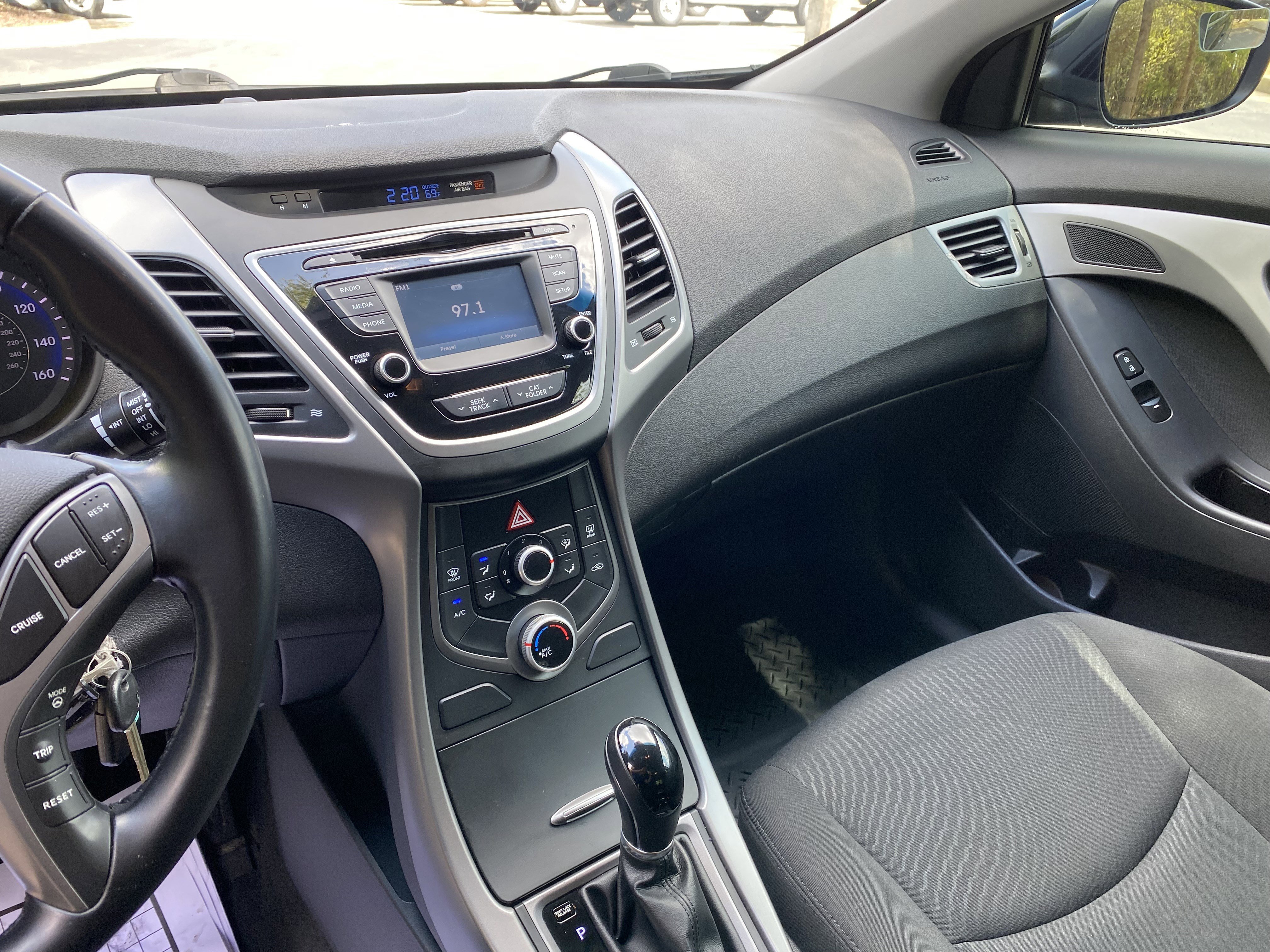 Used 2015 Hyundai Elantra SE w/ Option Group 03 image 22