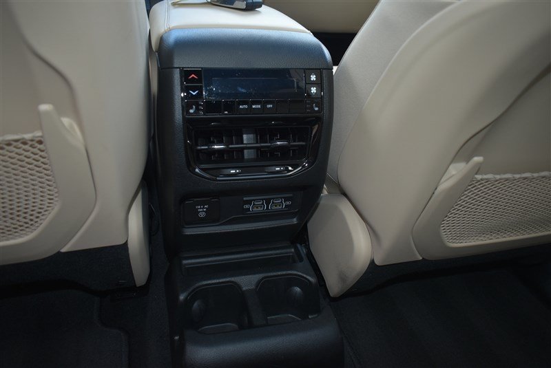 Used 2023 Jeep Grand Cherokee L Limited w/ Trailer Tow Group (B) AWD/4WD image 26