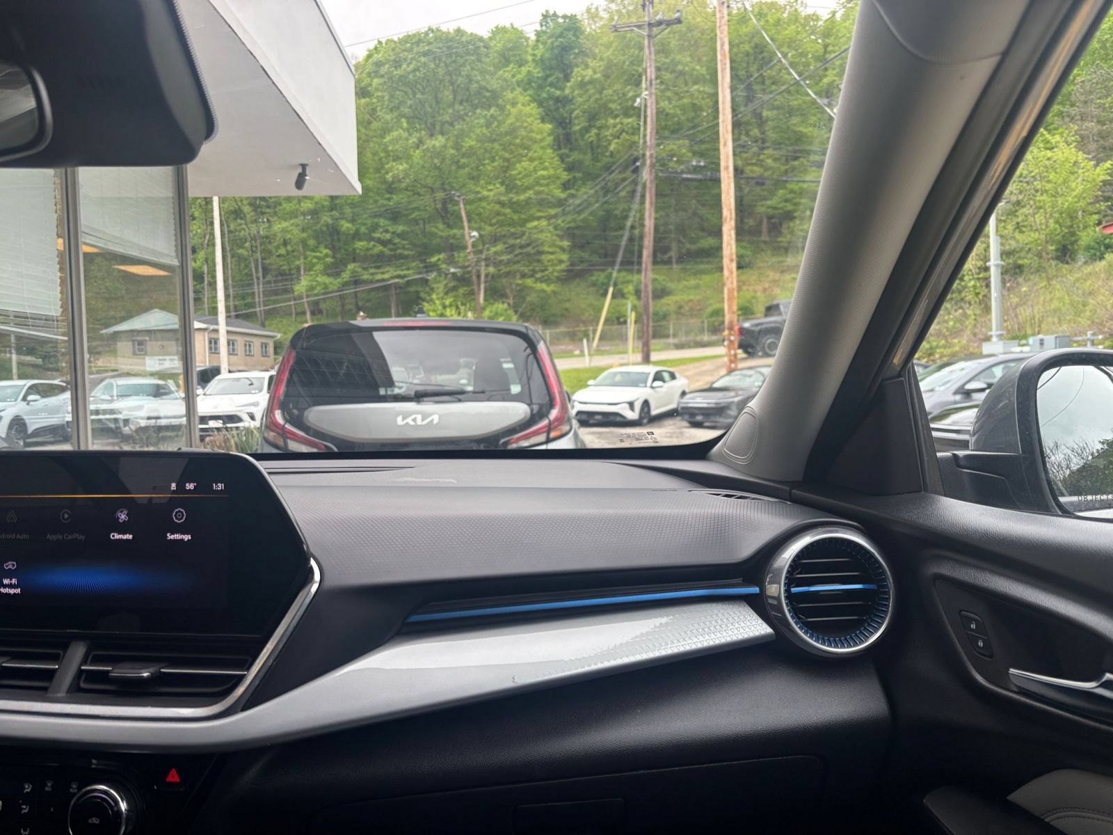 Used 2025 Chevrolet Trax LT FWD image 35