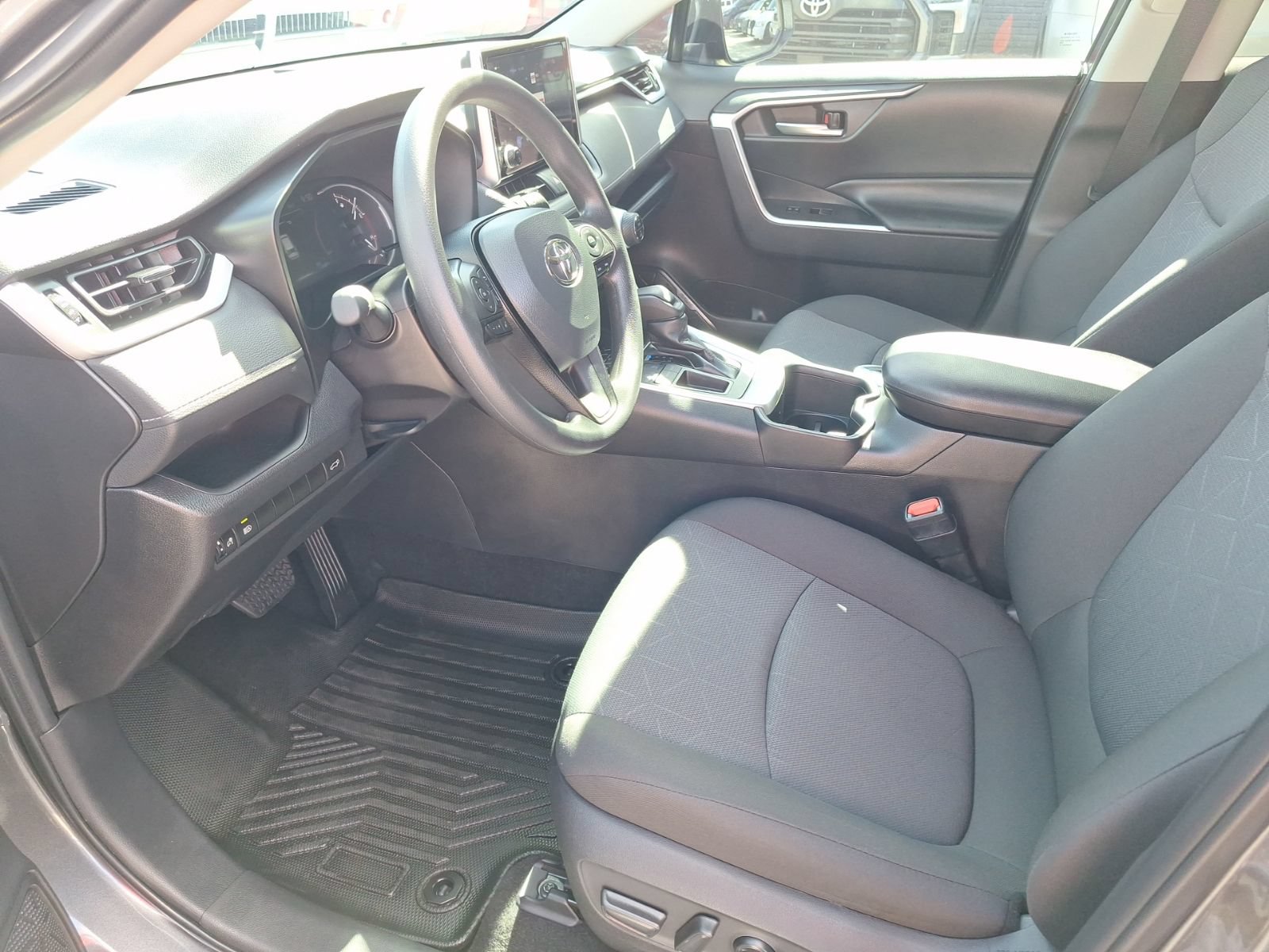 Used 2024 Toyota RAV4 XLE w/ Convenience Package FWD image 15