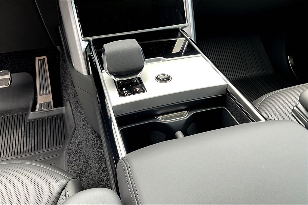 New 2025 Land Rover Range Rover SE image 8