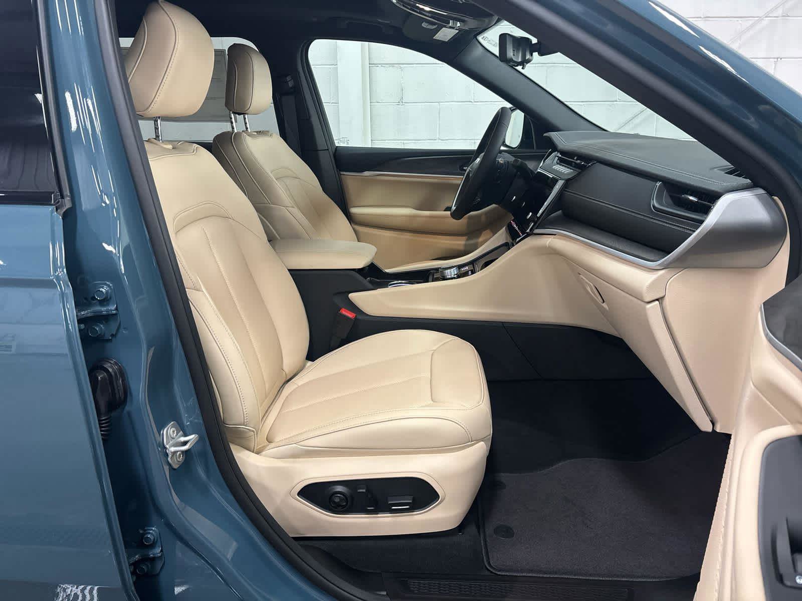 New 2026 Jeep Grand Cherokee L Limited w/ Luxury Tech Group II image 14